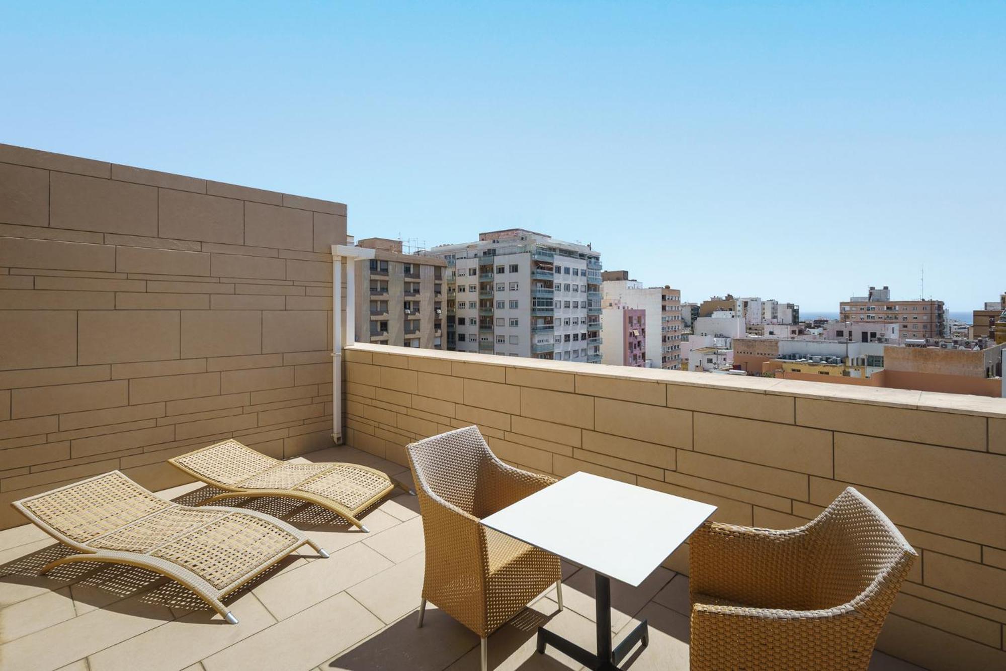 Exe Almeria Centro Екстериор снимка